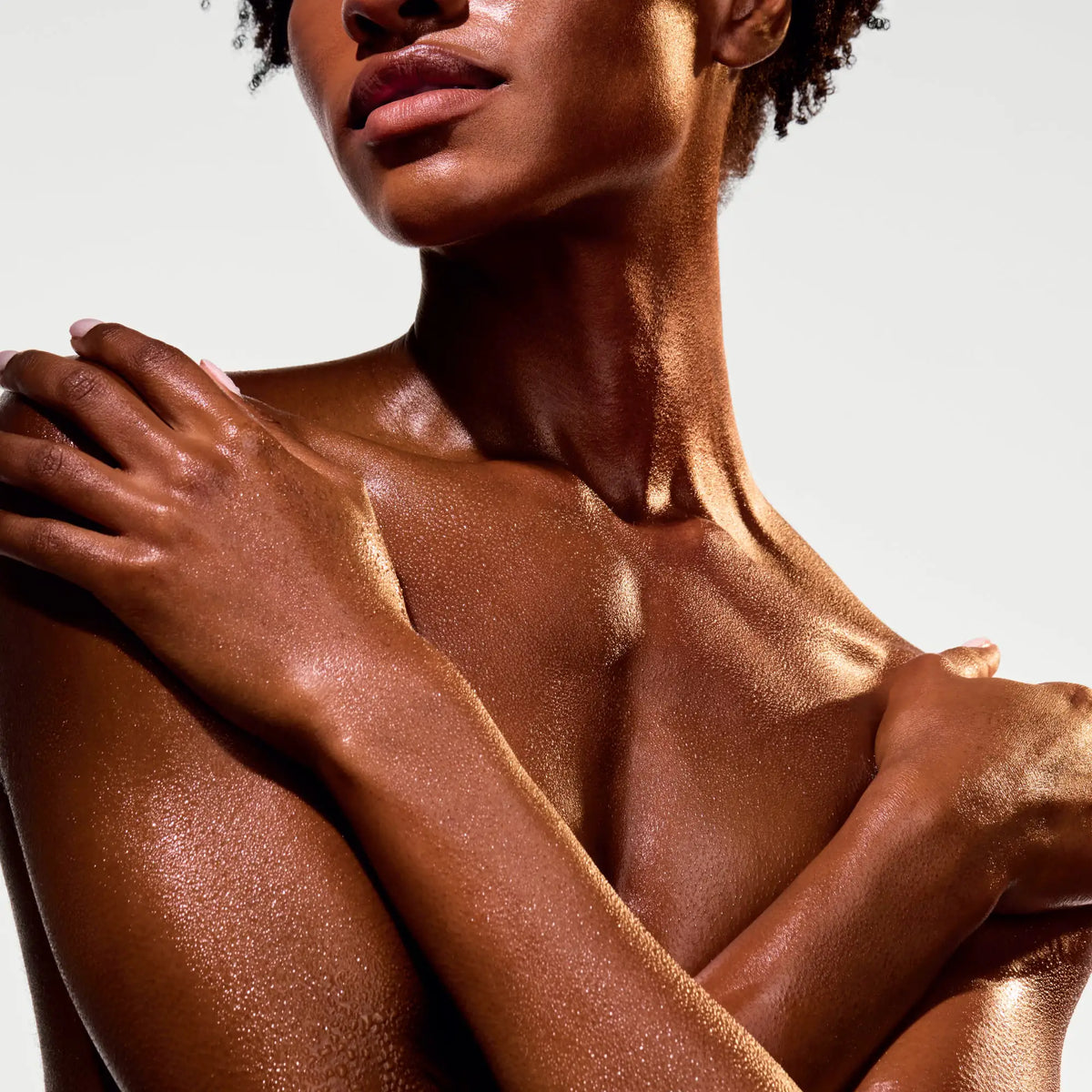 the-glow-getter-multi-oil-body-scrub-m0 NATR-40028-Alt-Image-The_Glow_Getter_Multi-Oil_Body_Scrub-06_1.webp